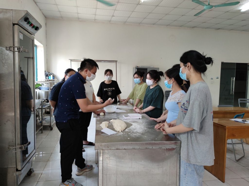 Đơn hàng làm bánh mì có môi trường làm việc tốt
