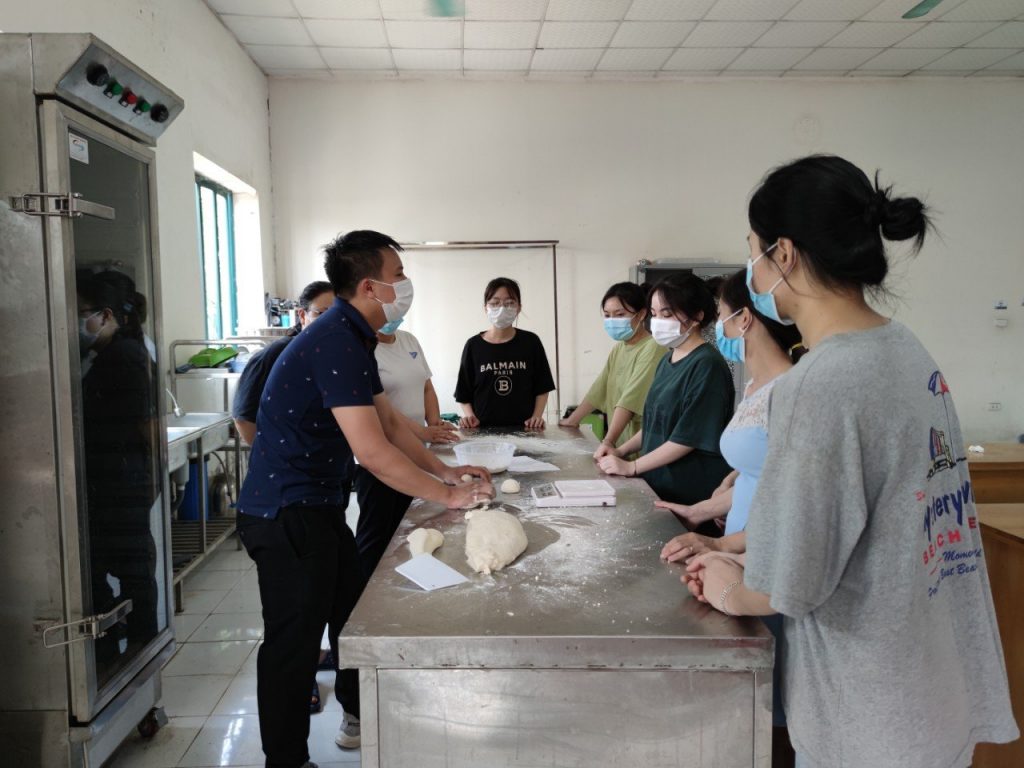 Công việc chế biến bánh mì ở Nhật bản