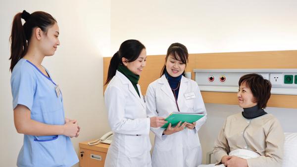 Sang Nhật làm điều dưỡng với mức lương hấp dẫn